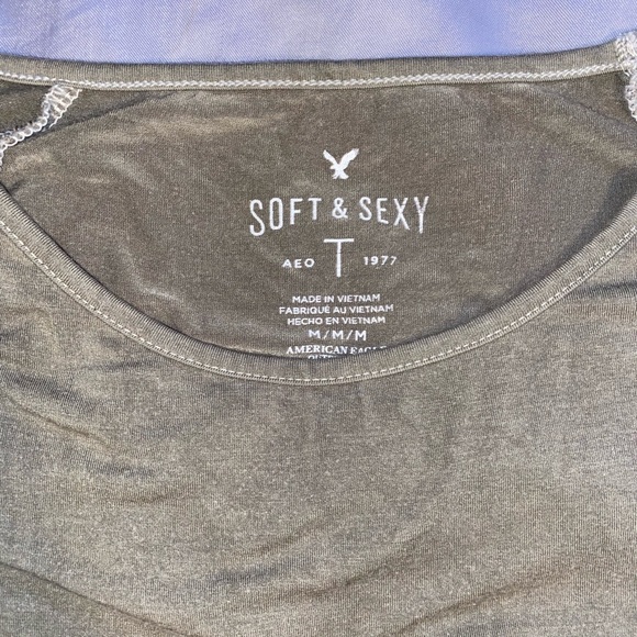 Green open shoulder long sleeve top - Picture 2 of 2